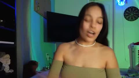 Snapshot of sweetieslikebutter chatting on 11/14/25, 06:01 Blu Sweets online show from 11/14/25, 06:01