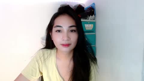 Snapshot of sweetlilly_18 chatting on 02/01/25, 11:43 Lilly online show from 02/01/25, 11:43
