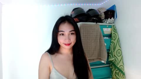 Snapshot of sweetlilly_18 chatting on 02/06/25, 02:11 Lilly online show from 02/06/25, 02:11