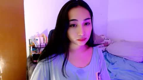 Snapshot of sweetlilly_18 chatting on 10/20/25, 02:12 Lilly online show from 10/20/25, 02:12