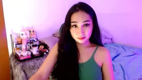 Snapshot of sweetlilly_18 chatting on 10/24/25, 01:46 Lilly online show from 10/24/25, 01:46