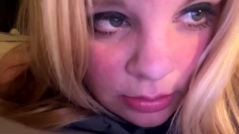 Snapshot of sweetlisa92 chatting on 01/07/25, 12:13 Lisa  online show from 01/07/25, 12:13
