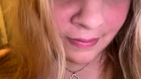 Snapshot of sweetlisa92 chatting on 03/06/25, 08:05 Lisa  online show from 03/06/25, 08:05