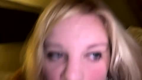 Snapshot of sweetlisa92 chatting on 10/20/25, 03:56 Lisa  online show from 10/20/25, 03:56