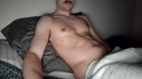 Snapshot of sweetlou22 chatting on 01/04/25, 04:33 sweetlou22 online show from 01/04/25, 04:33