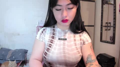 Snapshot of sweetlovepinay04 chatting on 01/21/25, 01:08 Zoe online show from 01/21/25, 01:08