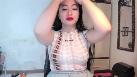 Snapshot of sweetlovepinay04 chatting on 01/28/25, 12:57 Zoe online show from 01/28/25, 12:57