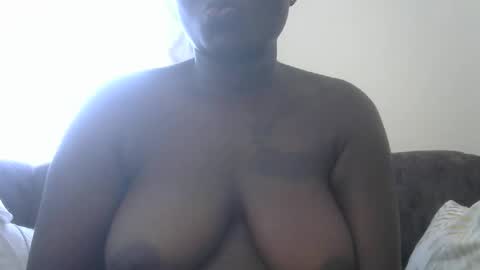 Luchi and bloomy online show from 10/28/25, 05:55