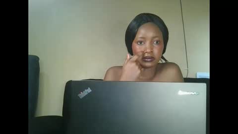 sweetmama06 online show from 10/29/25, 12:18