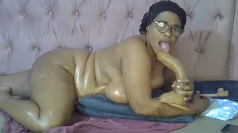 sweetmellowx1 online show from 02/18/25, 06:59