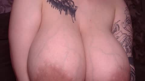 Snapshot of sweetpussy1311 chatting on 02/11/25, 10:39 DianaDmitry online show from 02/11/25, 10:39