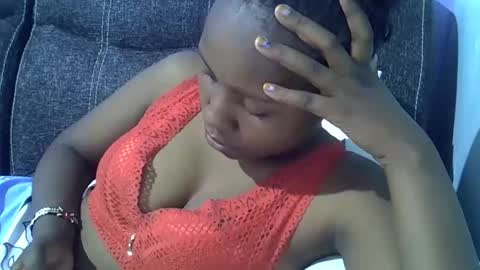 Snapshot of sweetqueen20 chatting on 11/13/25, 06:01 queen online show from 11/13/25, 06:01