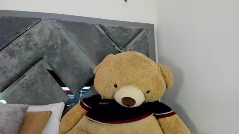 Snapshot of sweetsalome_01 chatting on 10/19/25, 02:50 sweetsalome_01 online show from 10/19/25, 02:50