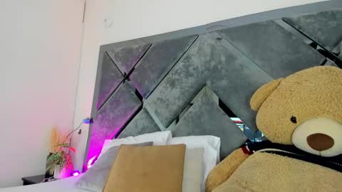 Snapshot of sweetsalome_01 chatting on 10/24/25, 12:01 sweetsalome_01 online show from 10/24/25, 12:01