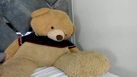 Snapshot of sweetsalome_01 chatting on 10/25/25, 12:02 sweetsalome_01 online show from 10/25/25, 12:02