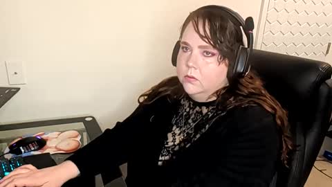 ruby and scarlet online show from 11/06/25, 10:27