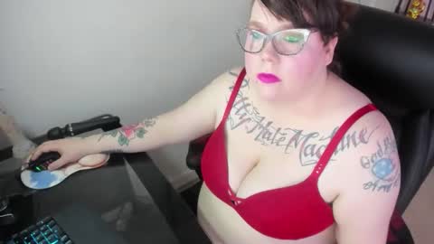 ruby and scarlet online show from 11/18/25, 03:05