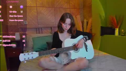 Snapshot of sweetshy_ chatting on 09/21/25, 01:46 Alice online show from 09/21/25, 01:46