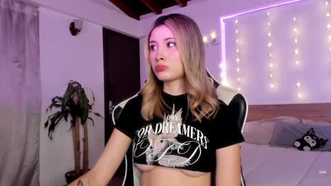 Snapshot of sweett_catt1 chatting on 01/07/25, 03:35 Cat independent model online show from 01/07/25, 03:35