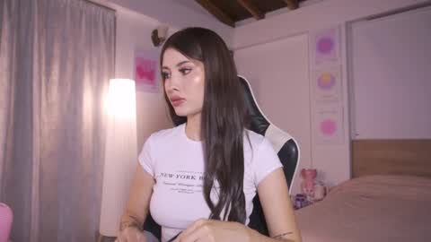 Snapshot of sweett_catt1 chatting on 10/12/25, 03:38 Cat independent model online show from 10/12/25, 03:38