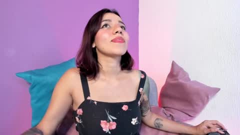 Snapshot of sweett_heartt_ chatting on 01/12/25, 10:43 Lorena online show from 01/12/25, 10:43