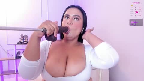 Snapshot of sweett_katty_ chatting on 10/24/25, 03:47 1430 - 22-00 online show from 10/24/25, 03:47