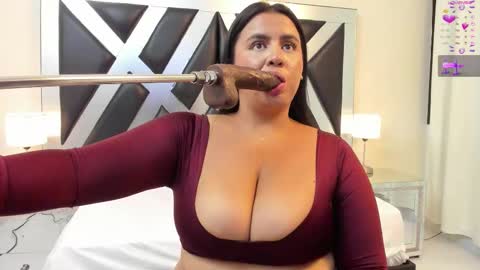 Snapshot of sweett_katty_ chatting on 11/12/25, 04:57 1430 - 22-00 online show from 11/12/25, 04:57