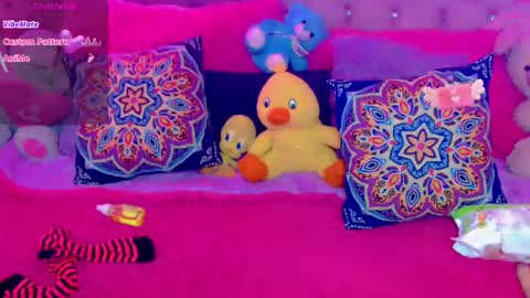 Snapshot of sweett_martina chatting on 02/14/25, 04:37 martina online show from 02/14/25, 04:37