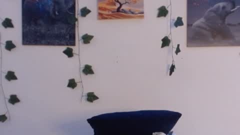 Snapshot of sweett_minionn chatting on 02/06/25, 07:18 IG valeen mo Vale My schedule Monday to Friday900 am - 300 pm online show from 02/06/25, 07:18
