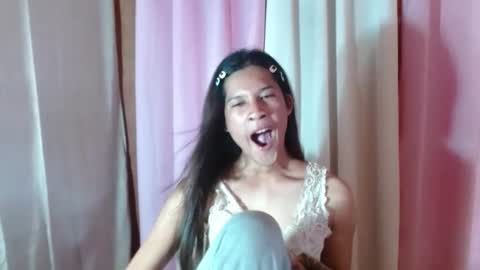 Snapshot of sweetvictoria2000 chatting on 11/05/25, 06:57 sweetvictoria2000 online show from 11/05/25, 06:57