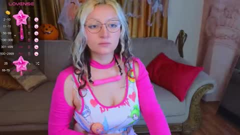 Hot Candy online show from 10/18/25, 05:43