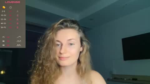 Snapshot of sweety_fruits chatting on 10/17/25, 04:09 sweety_fruits online show from 10/17/25, 04:09