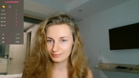 Snapshot of sweety_fruits chatting on 10/23/25, 11:20 sweety_fruits online show from 10/23/25, 11:20