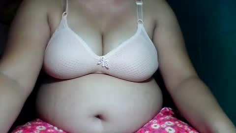 Snapshot of sweety_kaye29 chatting on 03/12/25, 06:44 sweety_kaye29 online show from 03/12/25, 06:44
