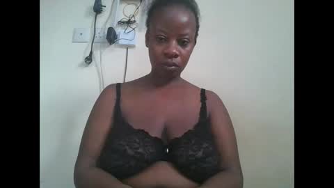 Snapshot of sweetyass25 chatting on 09/29/25, 04:28 sweetyass25 online show from 09/29/25, 04:28