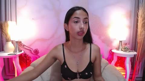 Snapshot of sweetylally chatting on 09/23/25, 12:08 LAURA online show from 09/23/25, 12:08
