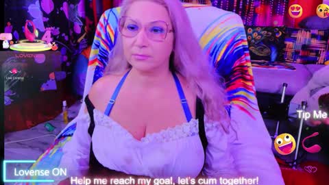 Lisa online show from 10/24/25, 04:47