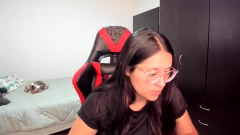 Snapshot of sweetyypeach chatting on 02/19/25, 06:43 sweetyypeach online show from 02/19/25, 06:43