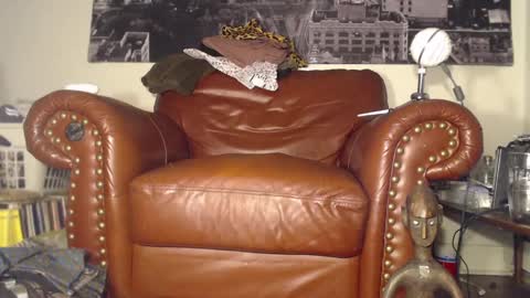 Snapshot of swolebbc chatting on 12/16/24, 11:28 The DickGod online show from 12/16/24, 11:28