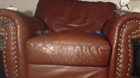 Snapshot of swolebbc chatting on 12/19/24, 02:23 The DickGod online show from 12/19/24, 02:23