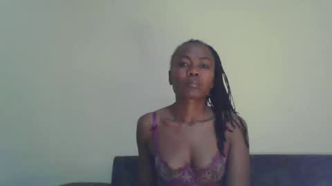 Snapshot of swtebony1 chatting on 02/17/25, 10:25 ALICIA online show from 02/17/25, 10:25