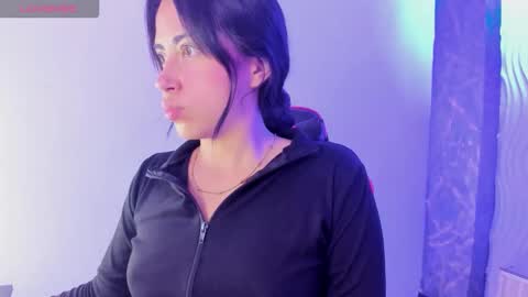 Snapshot of sylvana_19 chatting on 09/16/25, 09:05 online show from 09/16/25, 09:05