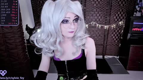 Snapshot of sylvie_fey chatting on 01/12/25, 12:49 Sylvie online show from 01/12/25, 12:49
