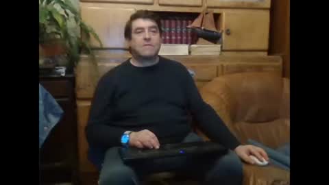 Snapshot of sympa_trique chatting on 12/15/24, 07:10 sympa_trique online show from 12/15/24, 07:10