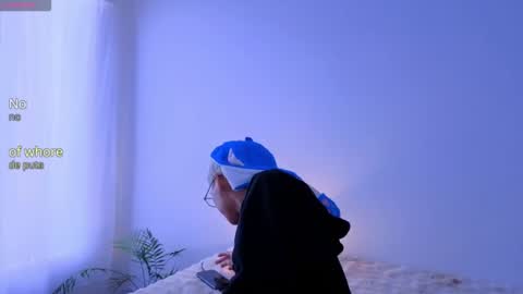 Snapshot of taichi_bluy chatting on 09/19/25, 05:35 taichi online show from 09/19/25, 05:35