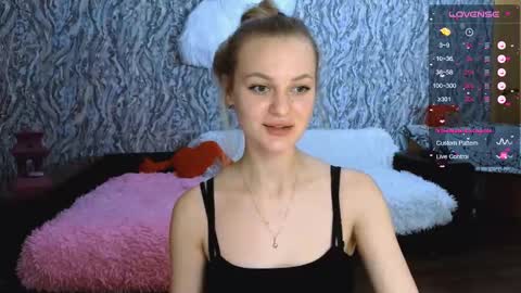 Snapshot of taissia_sweet chatting on 10/09/25, 05:33 Im Taya online show from 10/09/25, 05:33