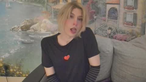 Snapshot of taka_s_paintroom chatting on 10/21/25, 11:22 Taka online show from 10/21/25, 11:22