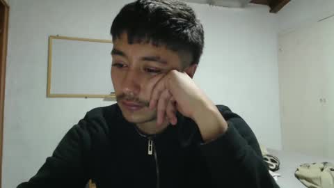 Snapshot of talhi_ chatting on 01/01/25, 09:17 talhi_ online show from 01/01/25, 09:17