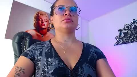 Snapshot of taliana36 chatting on 02/19/25, 01:06 taliana36 online show from 02/19/25, 01:06