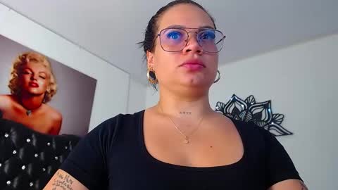 Snapshot of taliana36 chatting on 02/24/25, 01:10 taliana36 online show from 02/24/25, 01:10